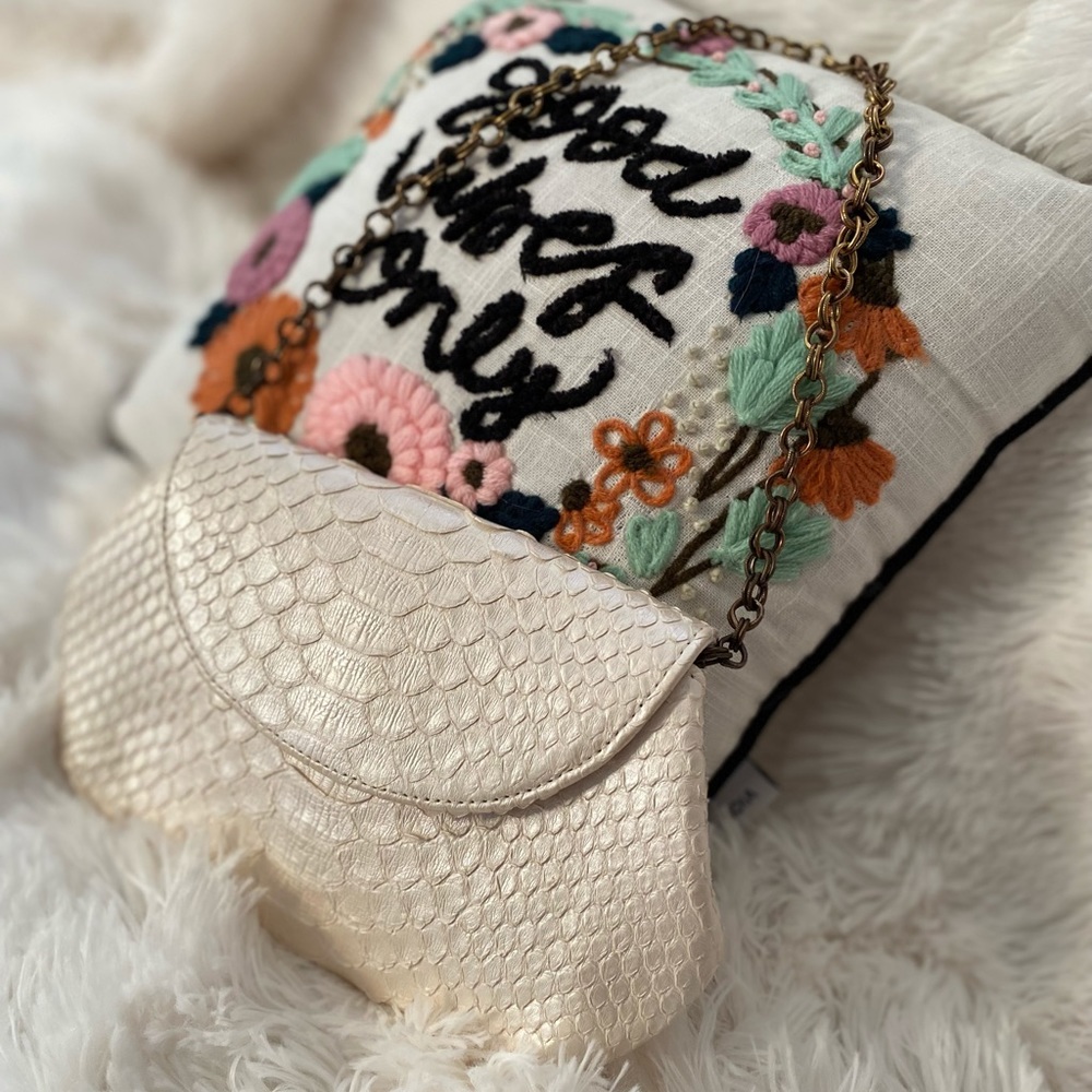 Beautiful white clutch like new